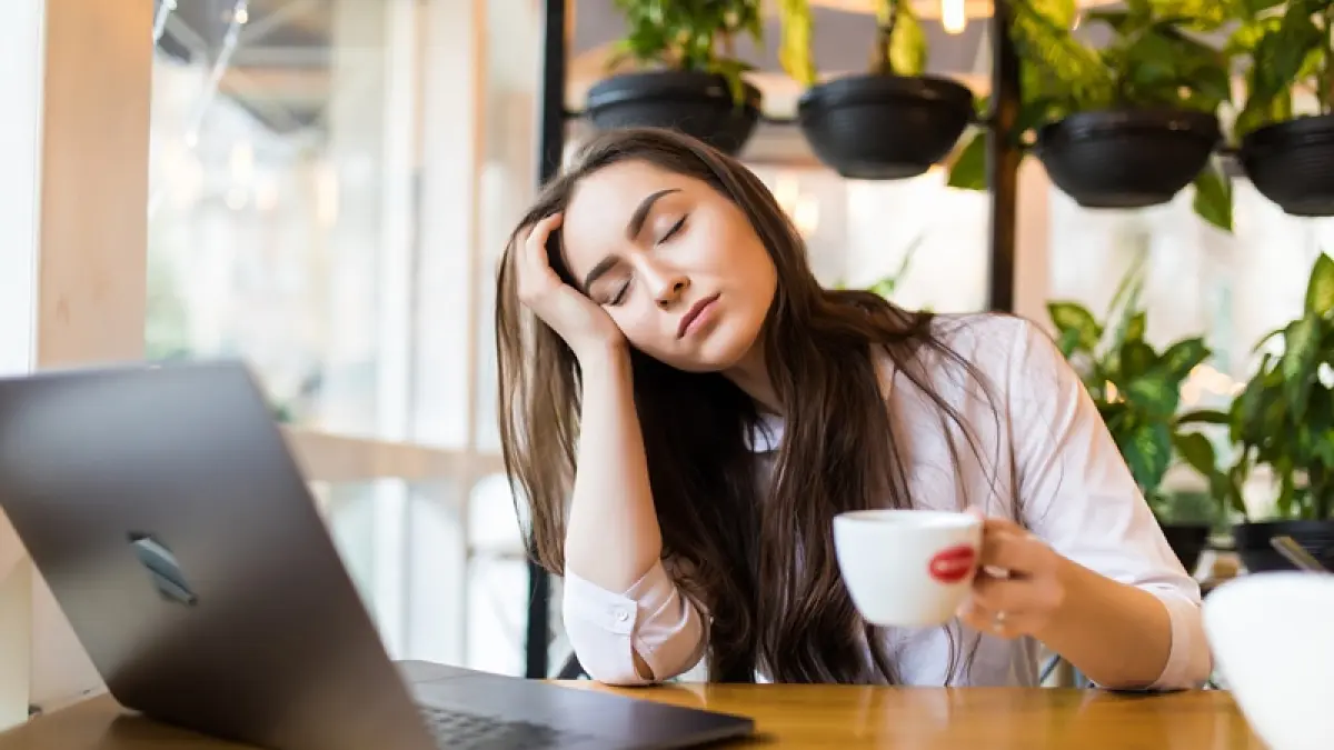 Ilustrasi : Dengan langkah sederhana monday blues untuk pekerja agar lebih semangat, fokus, dan produktif memulai minggu kerja tanpa stres.(Foto: Freepik)