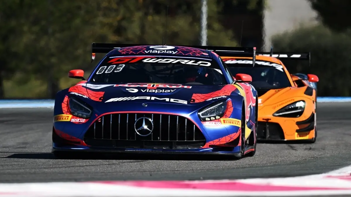 Pebalap GT Jules Gounon tetap balapan meski keracunan makanan di Paul Ricard. (GT World Challenge)