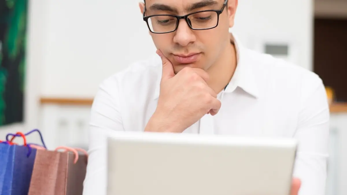 Ilustrasi : Tips ampuh agar tidak boros saat belanja online, tetap hemat, dan keuangan tetap terkontrol setiap bulan.(Foto:Freepik)