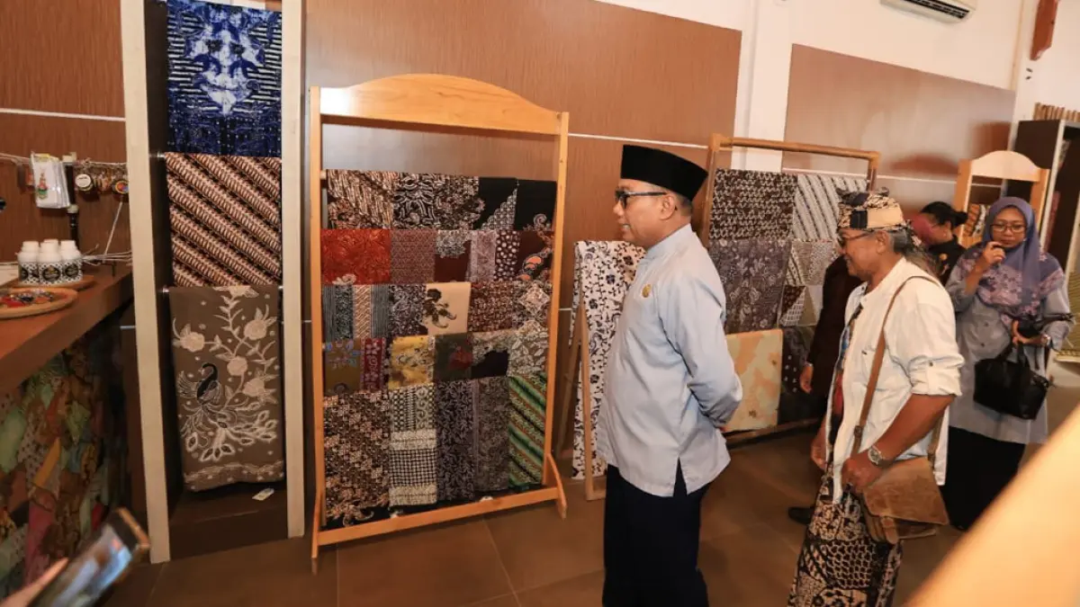 Pusat Batik Banyuwangi hadir di Jalan Ahmad Yani, sediakan batik khas berkualitas dan dukung perajin lewat kurasi, edukasi, dan pemasaran. (banyuwangikab.go.id)