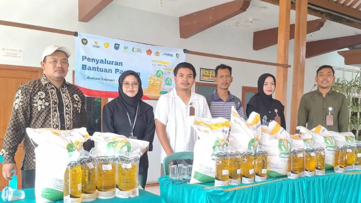 Sebanyak 211.782 warga Banyuwangi terima bantuan beras dan minyak goreng. Bulog salurkan 4,2 juta kg beras hingga Mei 2026. (banyuwangikab.go.id)