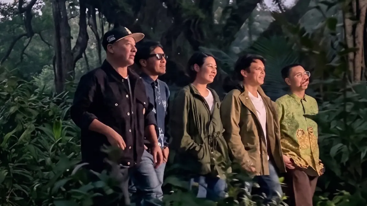 De Djawatan Banyuwangi jadi lokasi syuting The Dudas. Raffi Ahmad hingga Ariel Noah terpikat pesona hutan trembesi yang estetik. (foto: banyuwangitourism.com)
