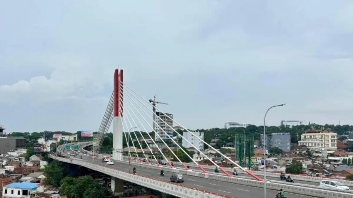 Jembatan Pasupati sepanjang 2,8 km jadi ikon Bandung. Lahir dari solusi kemacetan, kini menjadi landmark infrastruktur paling ikonik di Jawa Barat. (Rubby Jovan/Antara via JawaPos.com)