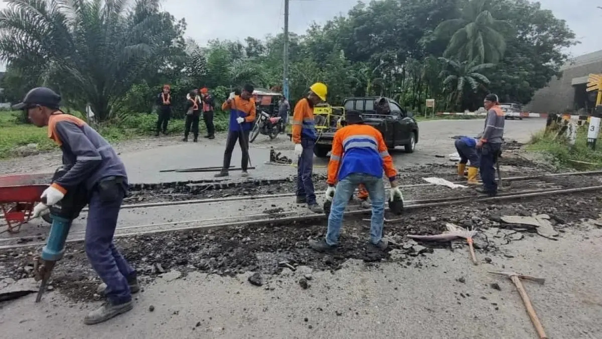 KAI Divre III Palembang meningkatkan sosialisasi keselamatan perlintasan sebidang. (Antara)