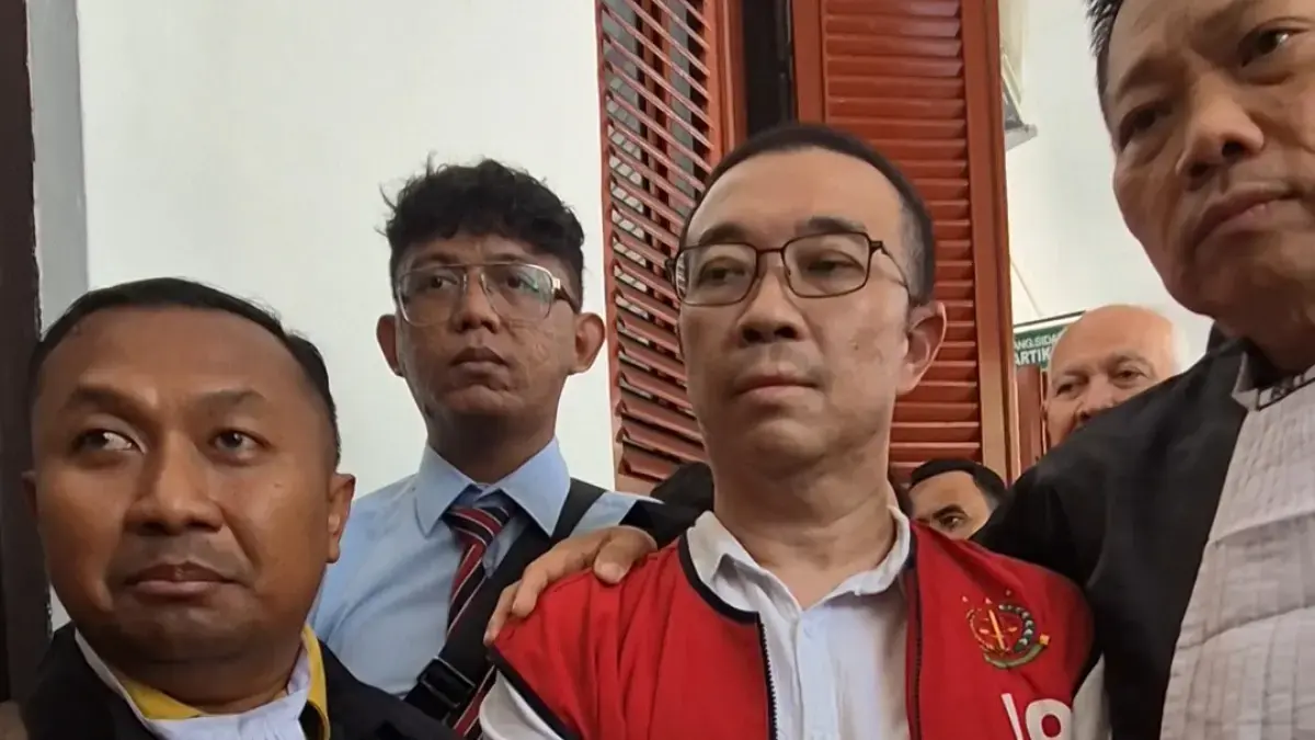 Samuel Ardi Kristanto, terdakwa kasus pengusiran dan pengrusakan rumah Nenek Elina Widjajanti akan mengajukan eksepsi pada sidang lanjutan, Rabu (15/4). (Novia Herawati/JawaPos.com)