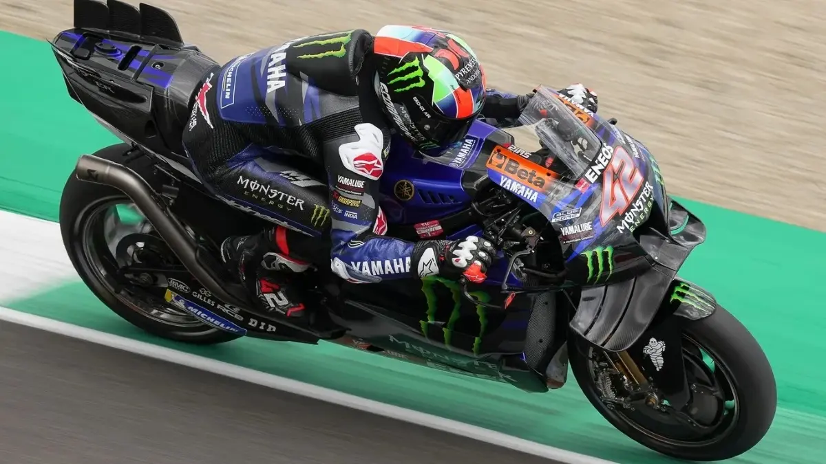 Masa depan Alex Rins di MotoGP terancam usai performa menurun dan cedera panjang. (MotoGP)