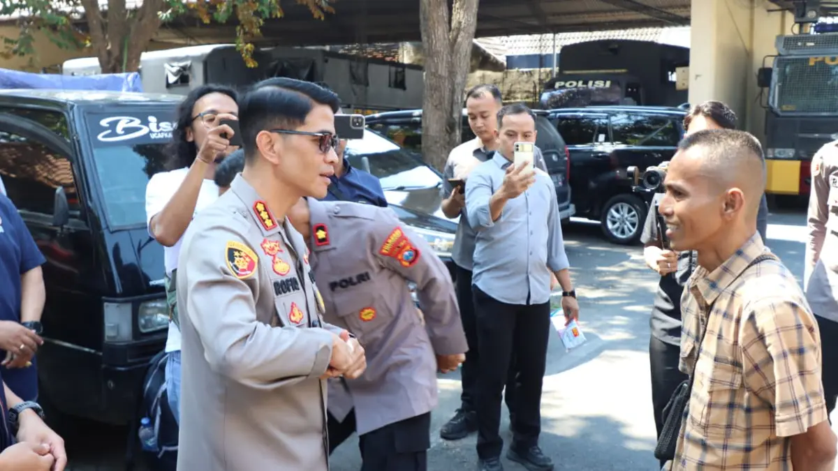 Polresta Banyuwangi beri penghargaan kepada warga yang gagalkan penipuan WN Thailand. (Istimewa)