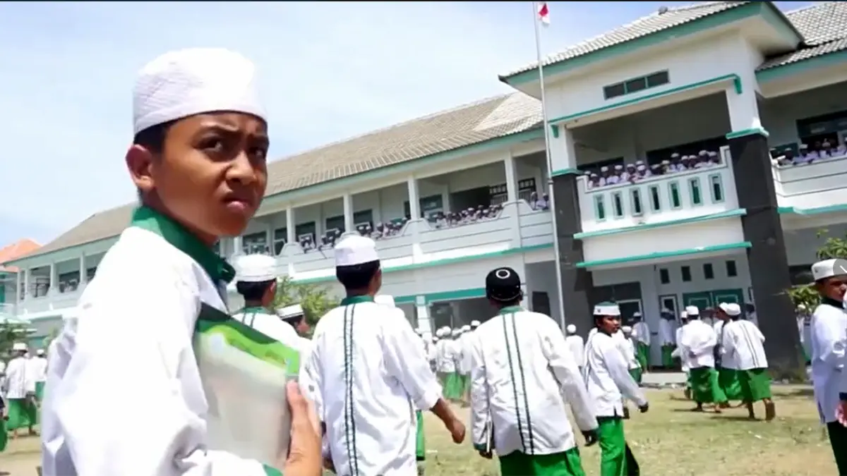 Santri Ponpes Wali Songo Mimbaan Panji, Situbondo. (tangkapan layar tiktok.com/ @arsudy_syarief)