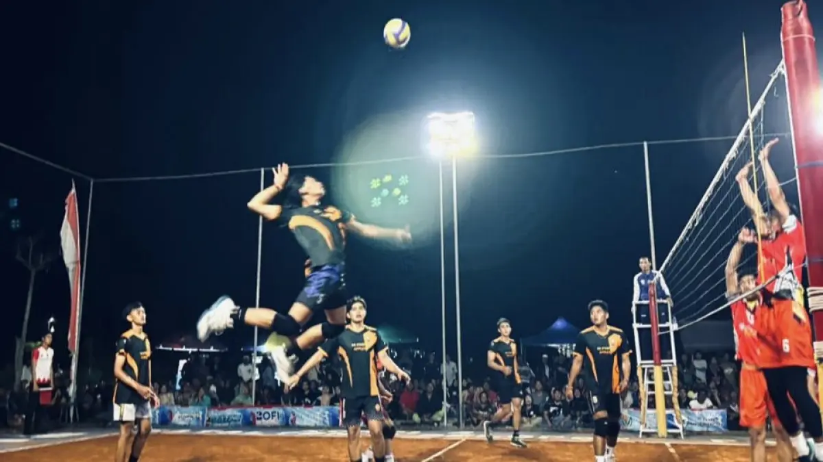 Tim-tim voli tangguh dari berbagai kecamatan di Banyuwangi turut ambil bagian dalam turnamen Danki Brimob Cup I Tahun 2026. (Bima untuk Radar Banyuwangi)