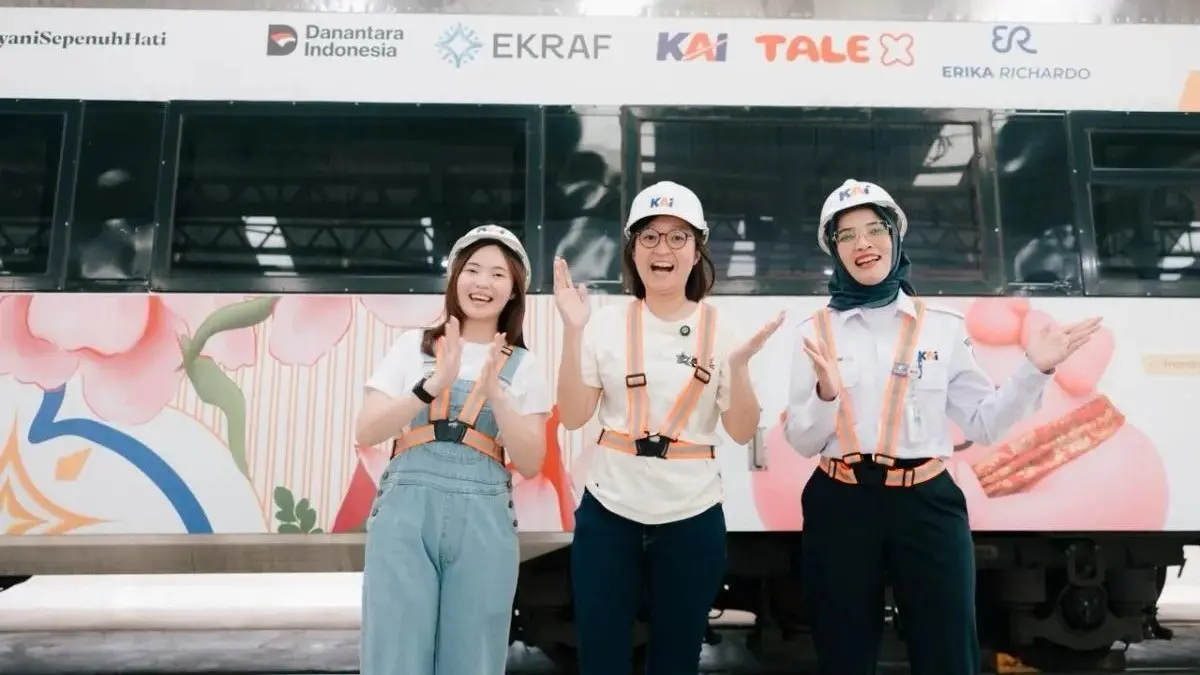KAI dan Kementerian Ekonomi Kreatif berkolaborasi dengan seniman Erika Richardo. (Antara)