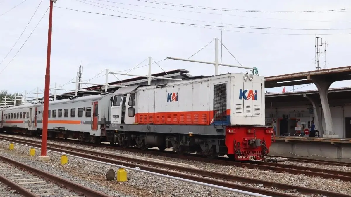 KAI Divre II Sumbar mengoptimalkan penggunaan BBM subsidi demi efisiensi operasional dan tarif terjangkau. (Antara)