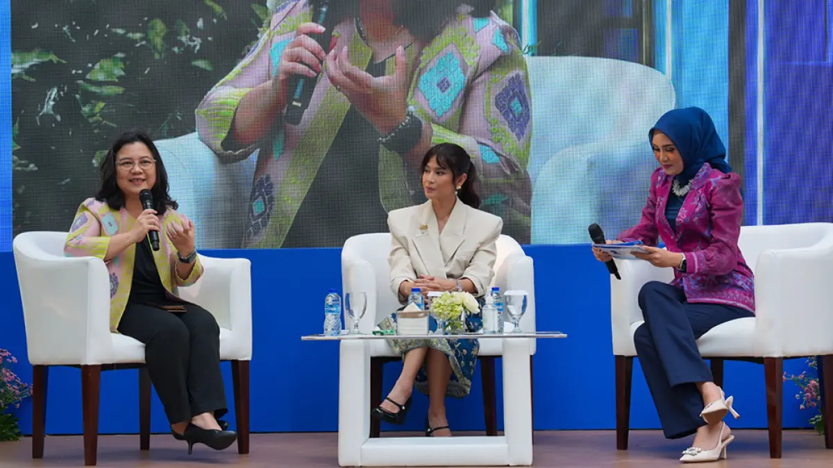 Wakil Direktur Utama Viviana Dyah Ayu, SEVP Human Capital Strategy Steven Augustino Yudiyantho, serta figur publik Dian Sastrowardoyo dalam acara bertajuk Srikandi Pertiwi: Perempuan Berdaya, Memimpin, Berdampak, Menginspirasi. (foto: BRI)