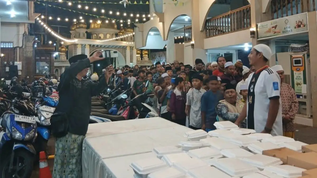 Ilustrasi : Amalan sunnah hari Jumat yang dianjurkan Rasulullah SAW memperbanyak shalawat, hingga berangkat lebih awal ke masjid.(dok.Raba)