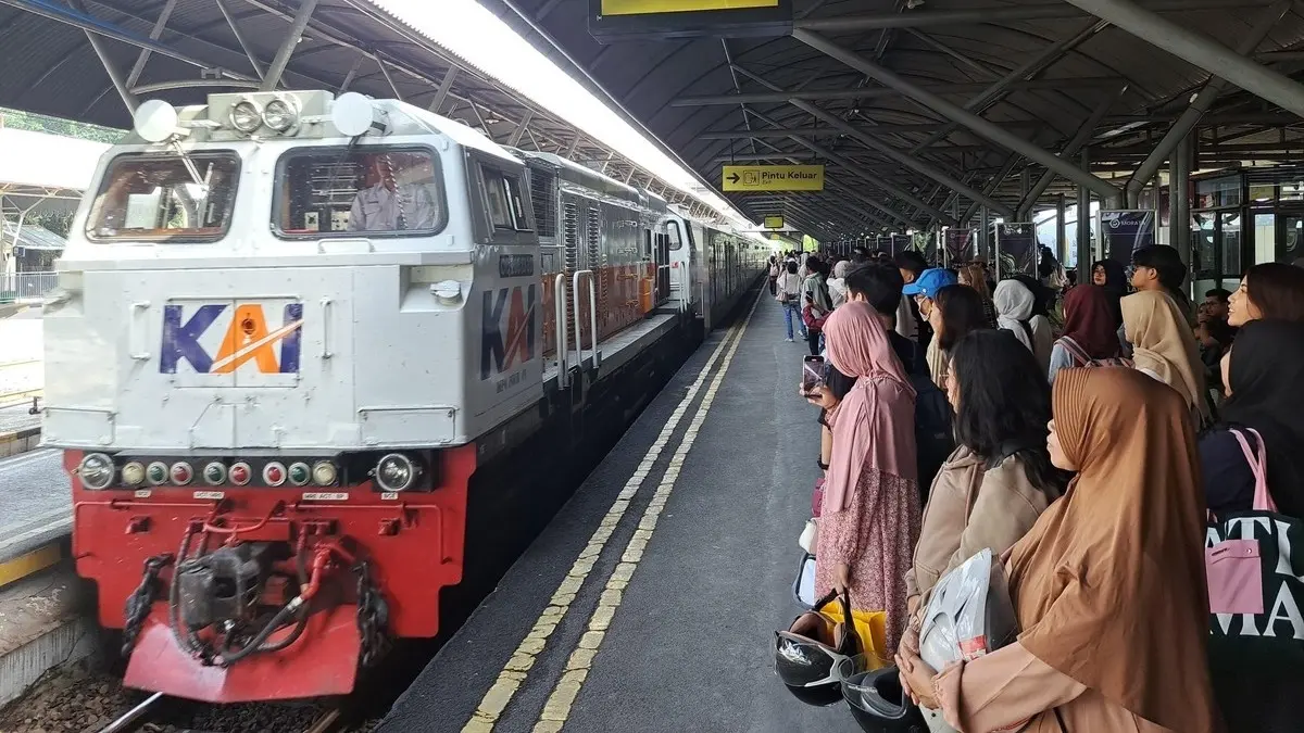 Ilustrasi perjalanan kereta api di Jawa Timur. (JawaPos.com)