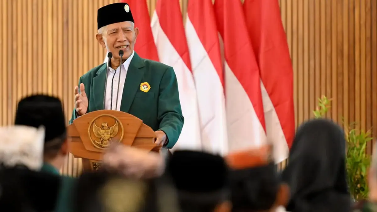 Ketua DPD LDII Banyuwangi KH Astro Junaedi saat membuka Musda LDII ke VIII, Rabu (23/4) di Pendapa Swagata Blambangan Banyuwangi, sekaligus mengakhiri pengabdiannya. (Ramada Kusuma/Radar Banyuwangi)