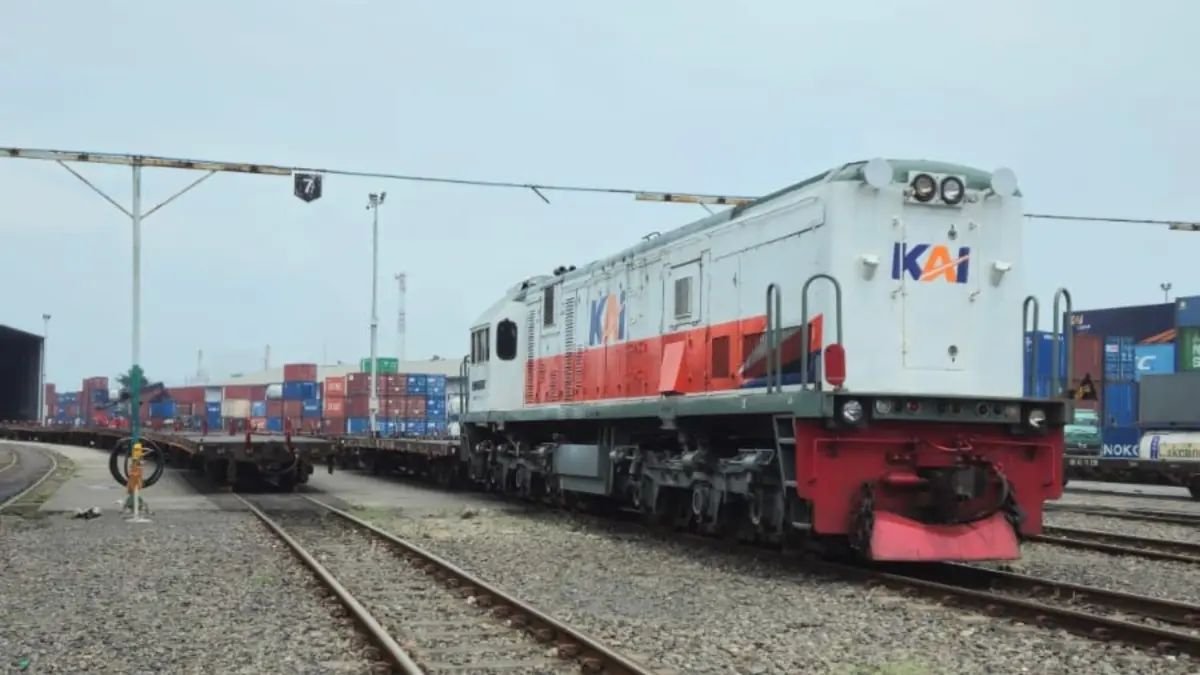 Kinerja angkutan barang KAI Daop 8 Surabaya melesat 10 persen pada Triwulan I 2026. (KAI)