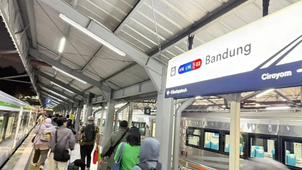 Minat masyarakat bepergian dengan kereta api meningkat tajam. (Antara)