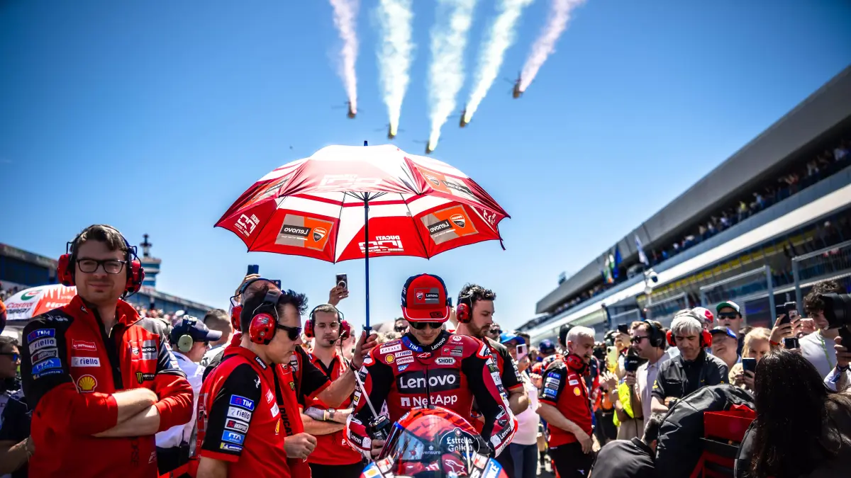 Marc Marquez akui dirinya terlalu lamban untuk bersaing di jalur juara MotoGP 2026 usai jatuh di GP Spanyol. (Ducati)