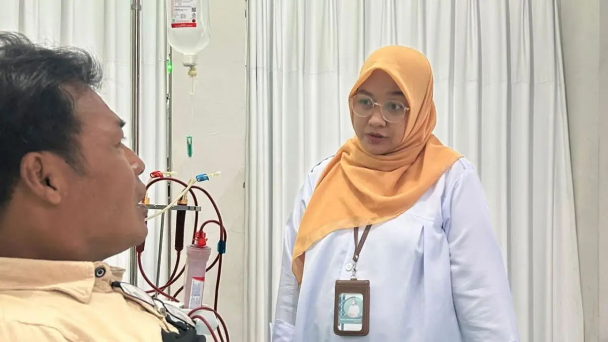DUKUNGAN MENTAL: Psikolog Klinis memberikan pendampingan psikologis kepada pasien RSUD Genteng. (RSUD Genteng untuk Raba)