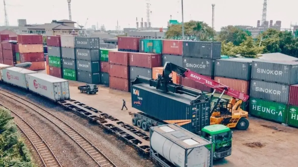 KAI Daop 1 Jakarta mencatat volume angkutan barang sebesar 808.662 ton pada triwulan I 2026. (Antara)