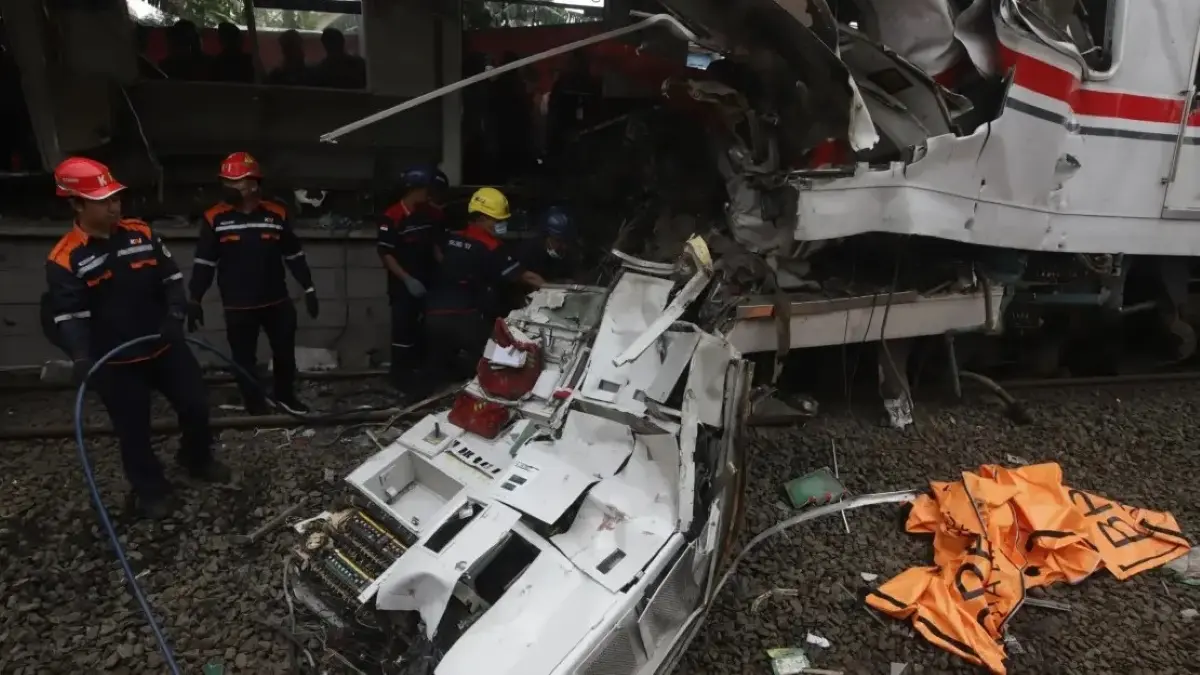 Mensos Saifullah Yusuf menyebut santunan korban kecelakaan KA Bekasi Timur ditangani Jasa Raharja. (JawaPos.com)