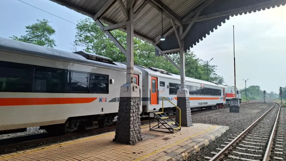 PT KAI Daop 4 Semarang resmi mengaktifkan kembali layanan naik-turun penumpang kereta api di Stasiun Comal, Pemalang, mulai Senin (27/4/2026). (KAI)