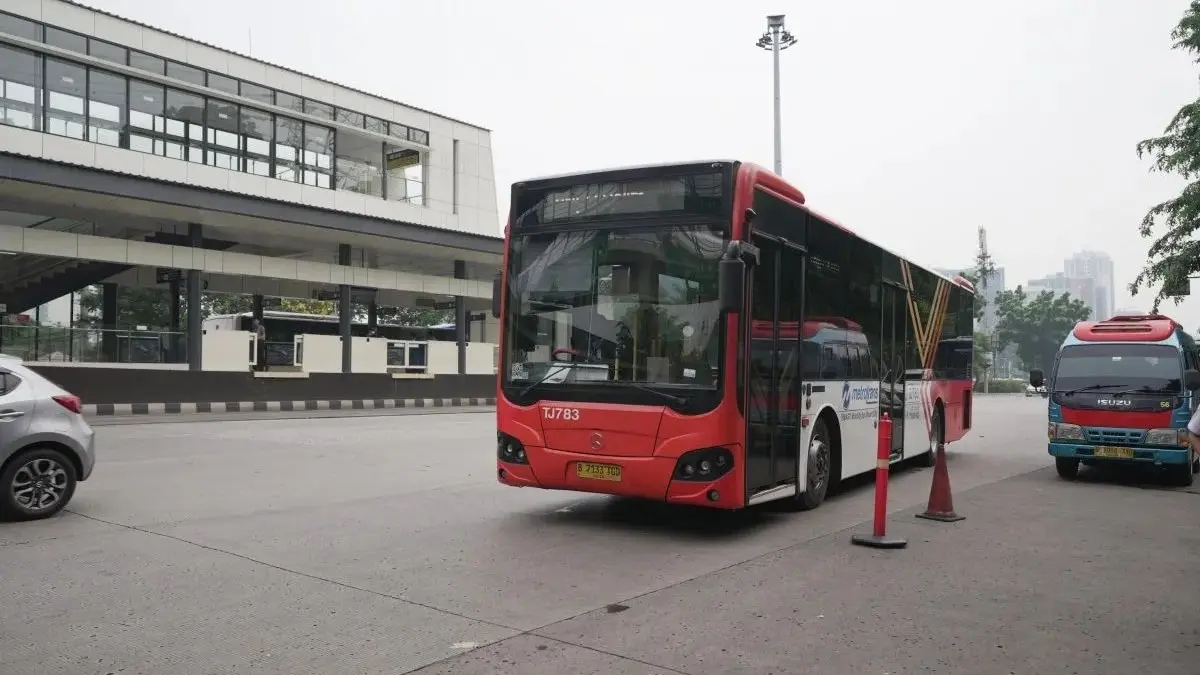 Transjakarta siapkan bus shuttle Bekasi Timur–Bekasi usai insiden kereta. (Antara)