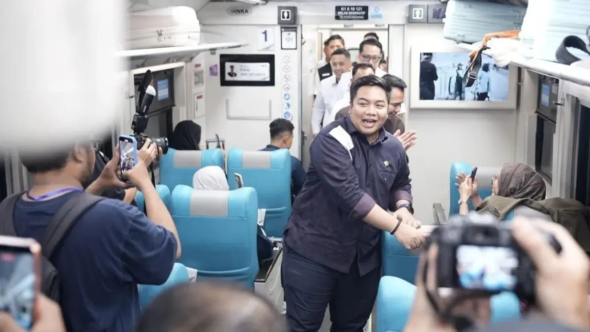 Desakan DPR agar pemerintah menindak tegas taksi Green SM mencuat. (Antara)