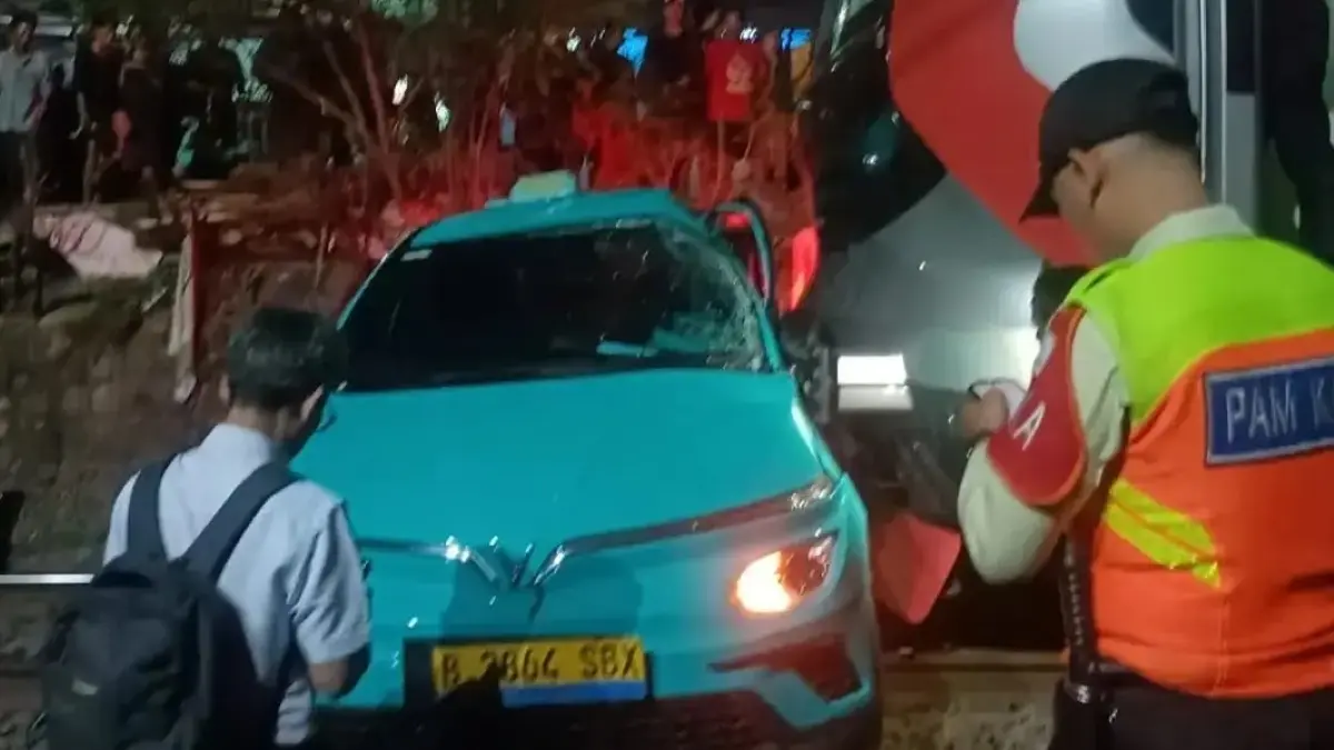 Investigasi kecelakaan mobil listrik Green SM dengan kereta di Bekasi masih berlangsung. (Radar Sampit)