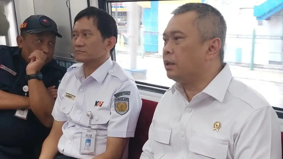 Layanan KRL Cikarang Line disiapkan untuk kembali beroperasi siang ini usai insiden tabrakan di Stasiun Bekasi Timur. (JawaPos.com)