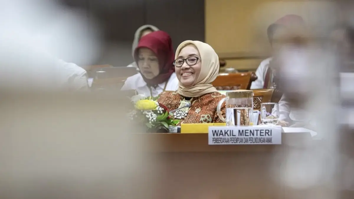 Menteri PPPA Arifah Fauzi pastikan korban kecelakaan KA di Bekasi Timur mendapat layanan medis. (JawaPos.com)