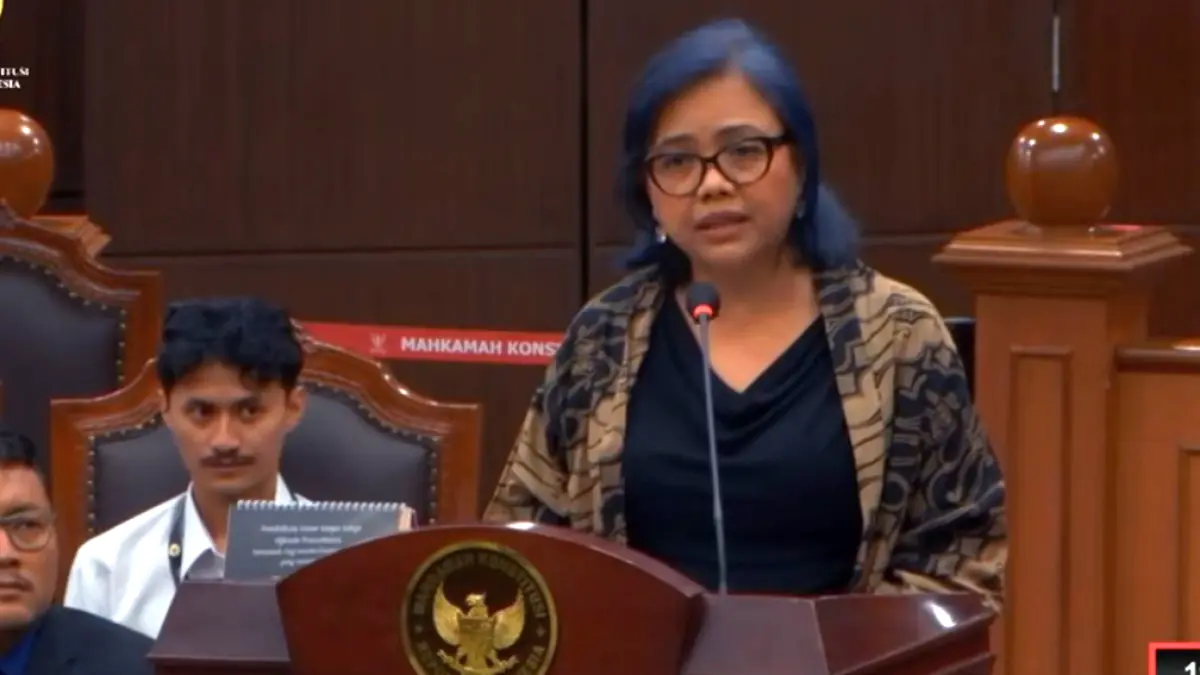 Pakar hukum tata negara Bivitri Susanti menyampaikan keterangan dalam sidang uji materi di Mahkamah Konstitusi, Jakarta, Selasa (28/4/2026). (Tangkap Layar YouTube Mahkamah Konstitusi)