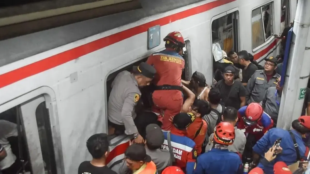 Pengamat transportasi menilai usulan pemindahan gerbong wanita KRL bukan solusi. (JawaPos.com)