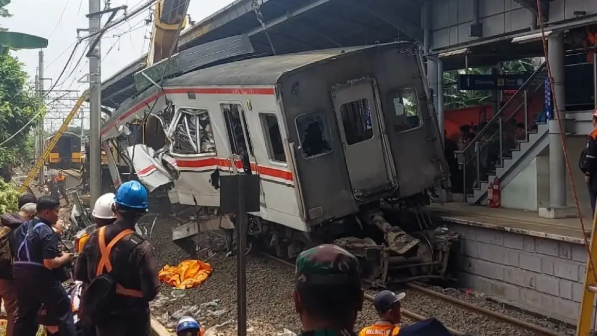 Tujuh keluarga korban kecelakaan KRL Bekasi Timur melapor ke RS Polri Kramat Jati. (JawaPos.com)