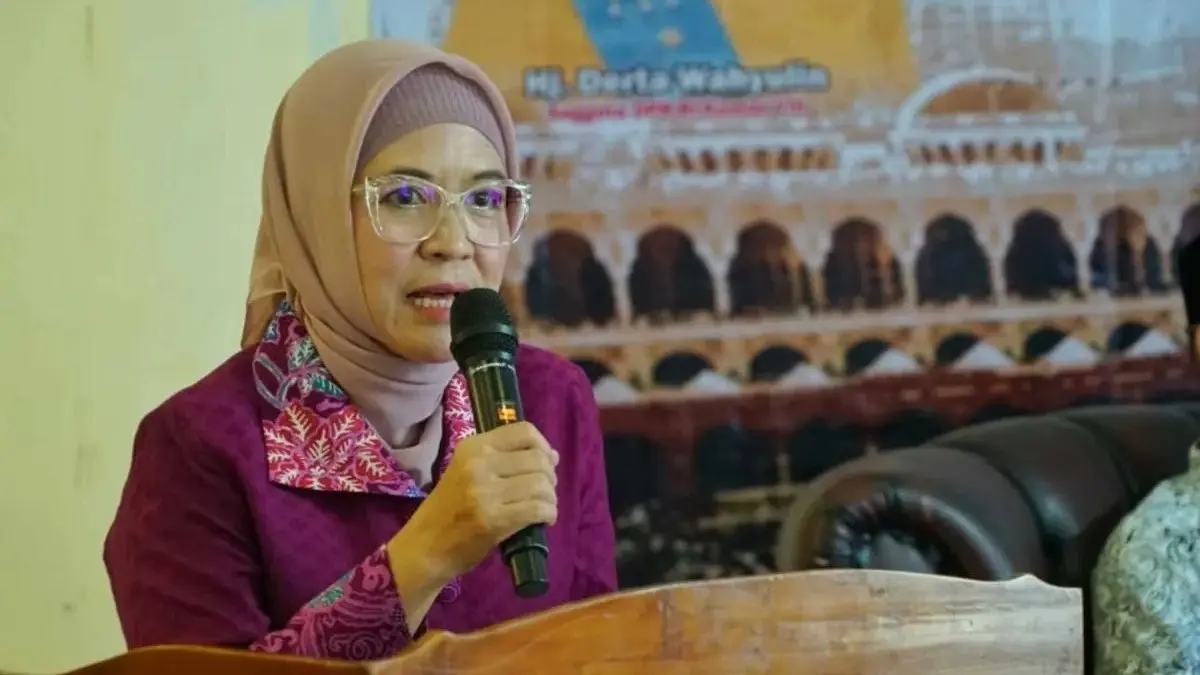 DPR meminta pemerintah fokus membenahi sistem keselamatan KRL, bukan sekadar evaluasi gerbong perempuan. (Antara)