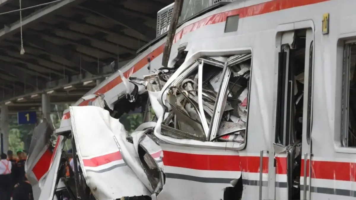 Jasa Raharja dan Jasa Raharja Putra menyalurkan santunan Rp90 juta kepada keluarga korban kecelakaan KRL di Bekasi Timur. (JawaPos.com)