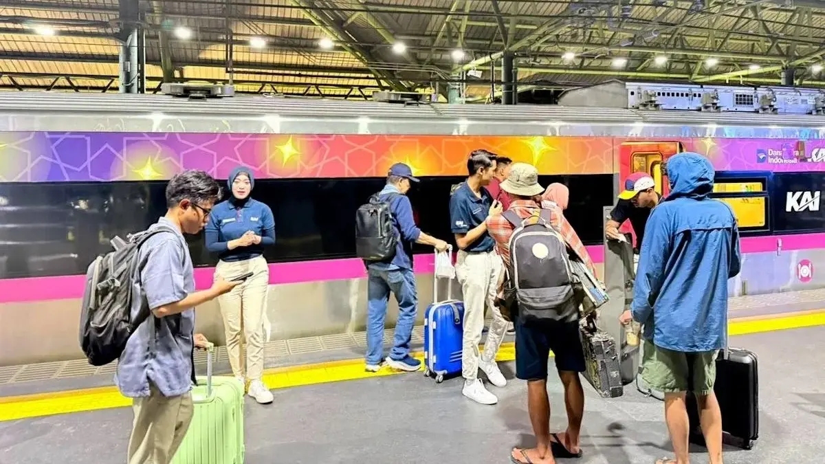 KAI memulihkan layanan kereta api jarak jauh secara bertahap mulai 30 April 2026. (Antara)