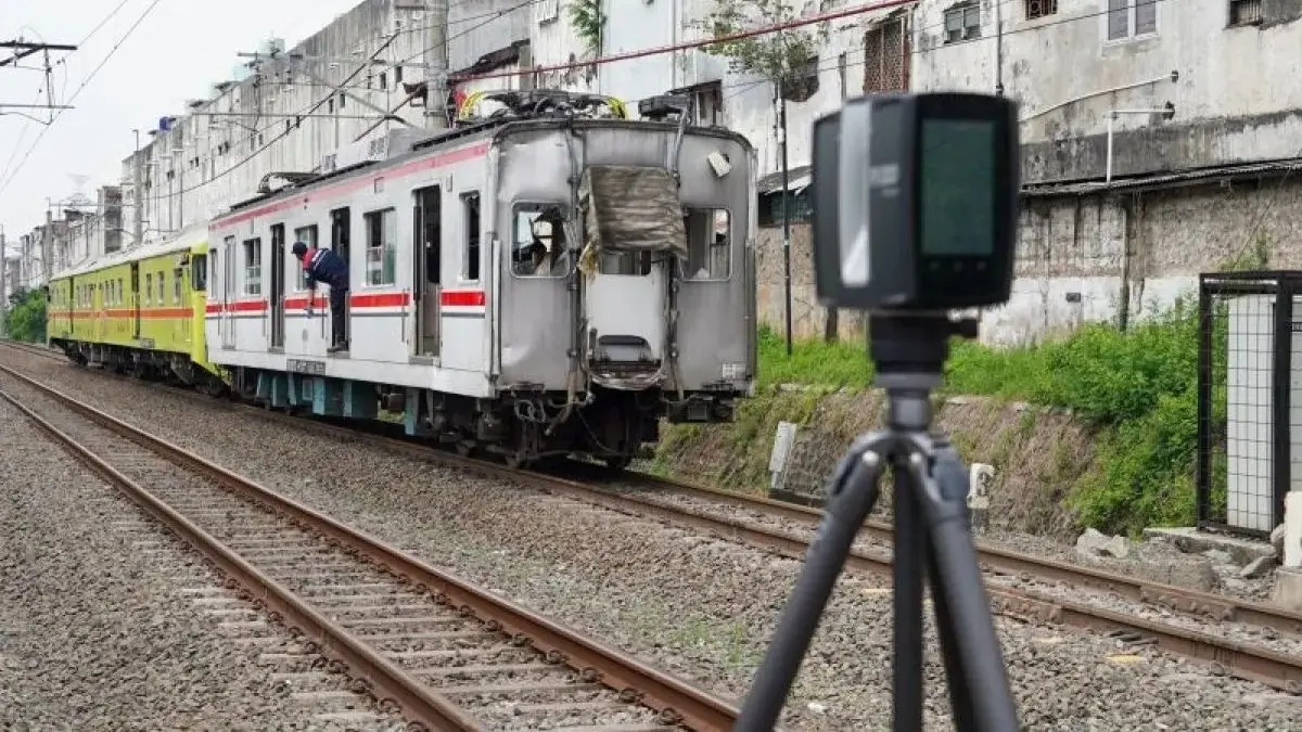Korlantas Polri mengerahkan teknologi TAA berbasis LiDAR dan visual 3D 4K untuk mengungkap kecelakaan kereta di Bekasi Timur. (JawaPos.com)