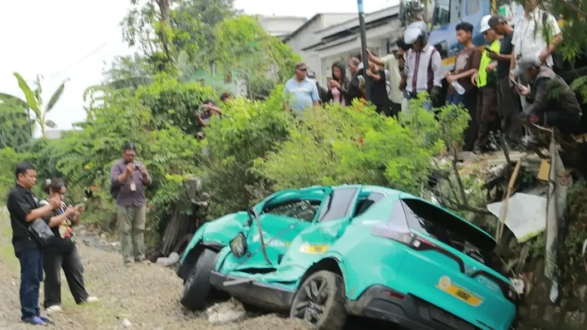 Pakar ITB menegaskan mobil listrik tahan gangguan elektromagnetik sehingga kecil kemungkinan mogok di rel kereta. (JawaPos.com)