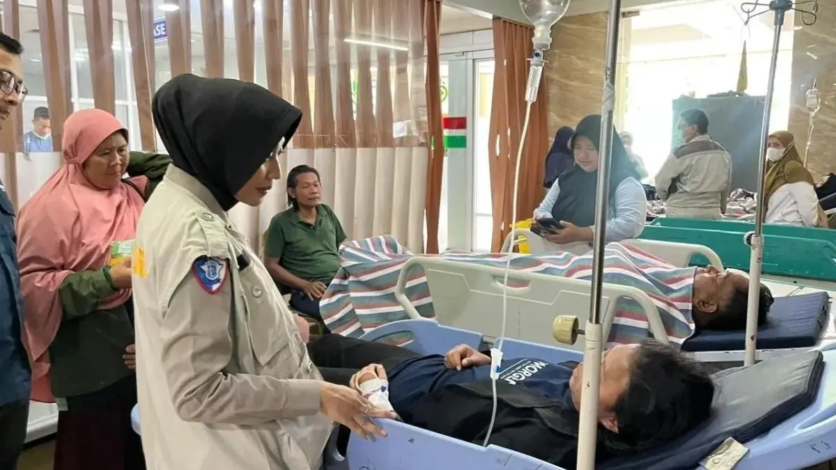 Polres Metro Bekasi Kota menurunkan tim konselor untuk mendampingi korban kecelakaan kereta di RSUD Kota Bekasi. (Antara)
