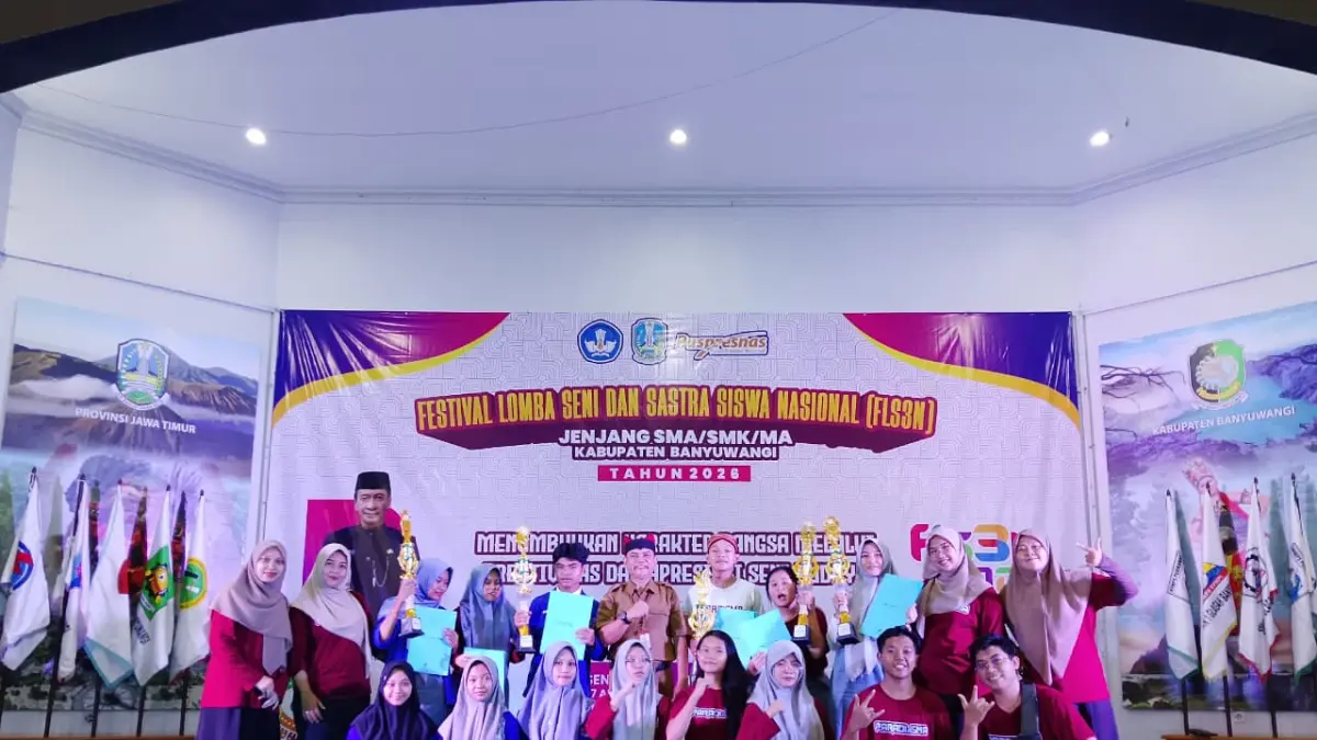 PRESTASI : Delapan siswa SMAN 1 Glagah bersama guru pembimbing. Mereka berhasil meraih juara pada ajang FLS3N tingkat Kabupaten Banyuwangi