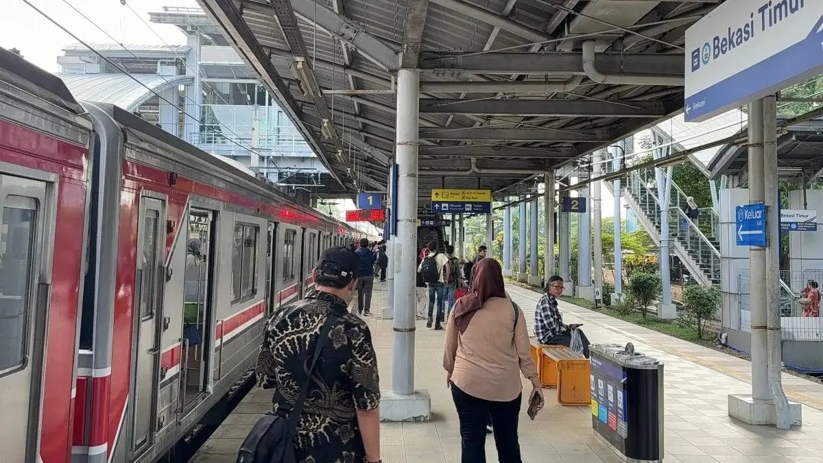 Stasiun Bekasi Timur kembali melayani KRL setelah uji coba sukses. (Antara)
