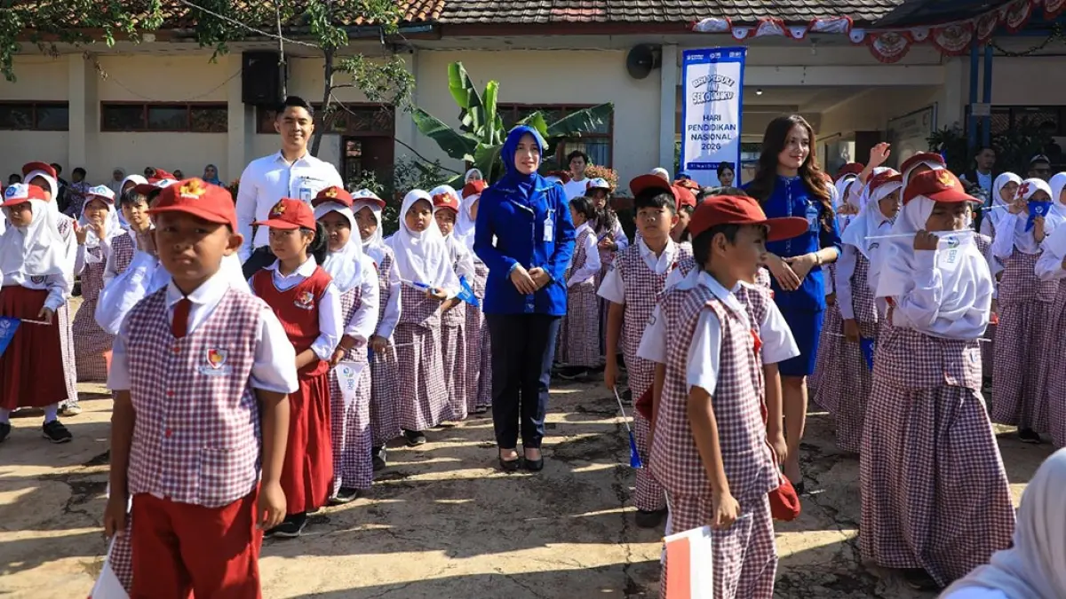 Maknai Hari Pendidikan Nasional, BRI Peduli Gelar Kelas Inspirasi hingga Berbagi Alat Tulis Bagi Siswa SDN 104 Langensari Bandung. (foto: BRI)