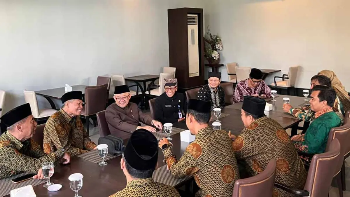 BINCANG HARDIKNAS: Perwakilan Majelis Dikdasmen PNF PDM Banyuwangi bersama berdiskusi dengan Mendikdasmen Abdul Mu