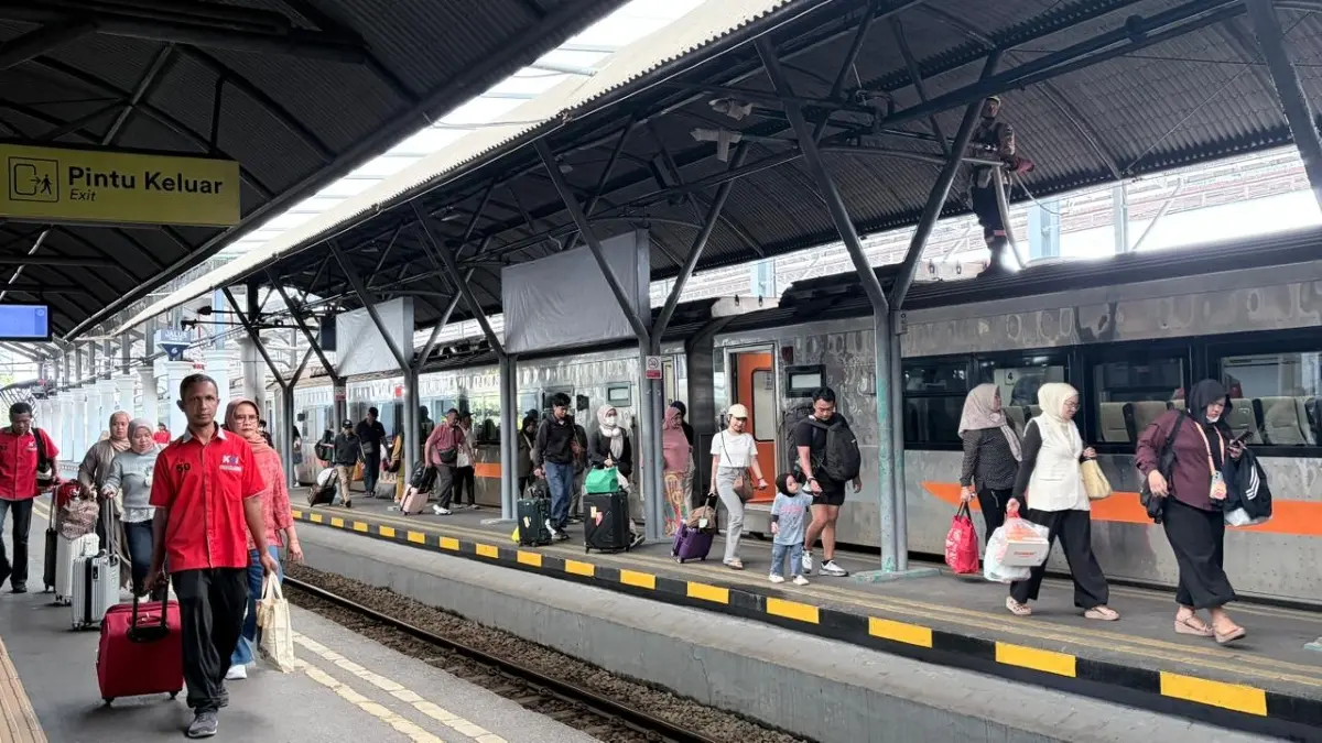 Lonjakan penumpang terjadi di wilayah KAI Daop 8 Surabaya selama libur panjang Hari Buruh. (KAI)