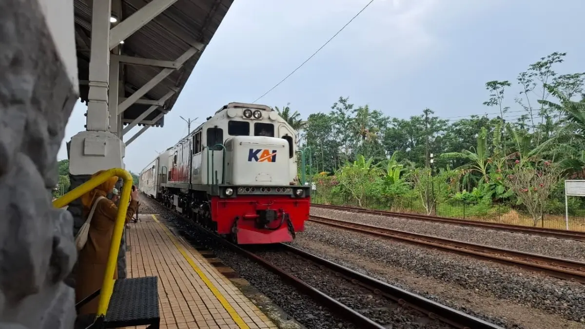 Antusiasme layanan naik-turun penumpang di Stasiun Comal tinggi. (KAI)