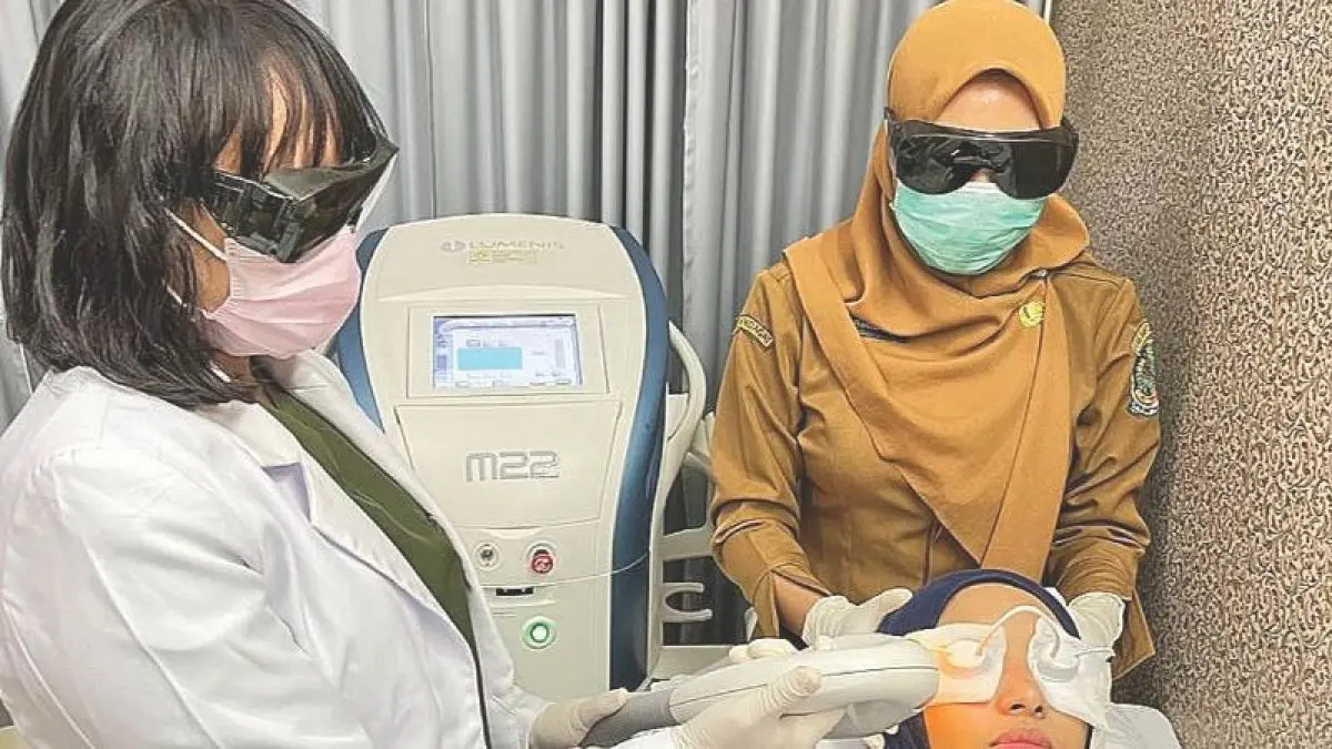 Desain tanpa judul - 1TEKNOLOGI MUTAKHIR: Laser Nd:YAG, salah satu layanan unggulan di Poli Kulit dan Kelamin RSUD Blambangan.(Putri RSUD Blambangan untuk Raba)