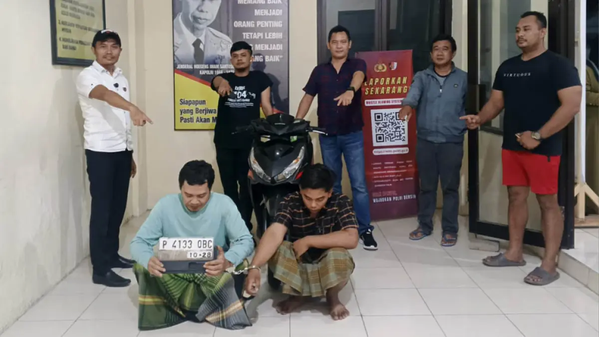 DIAMANKAN: Pelaku curanmor dibekuk anggota Polsek Rogojampi pada Senin malam (4/5). (Ocky Heru for Radar Banyuwangi)