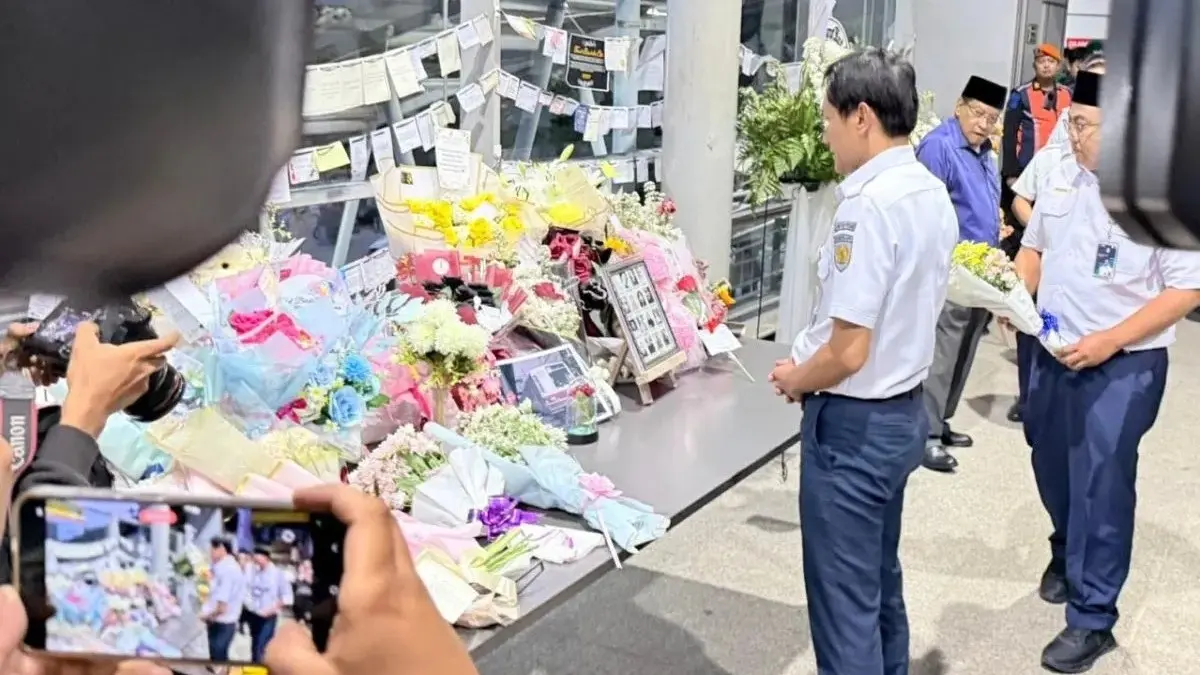 KAI menggelar tahlilan di Stasiun Bekasi Timur. (Antara)