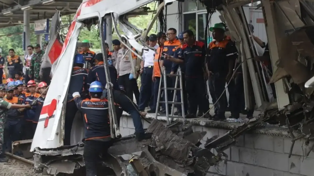 Polda Metro Jaya periksa saksi kecelakaan kereta di Stasiun Bekasi Timur. (JawaPos.com)
